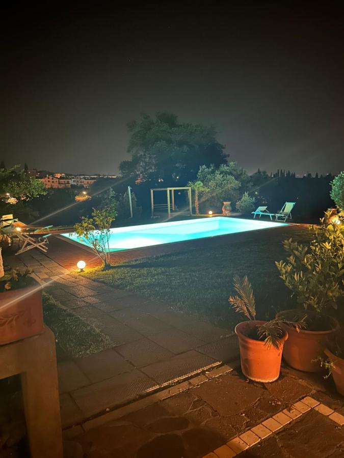Incantevole Con Piscina Ferienhaus